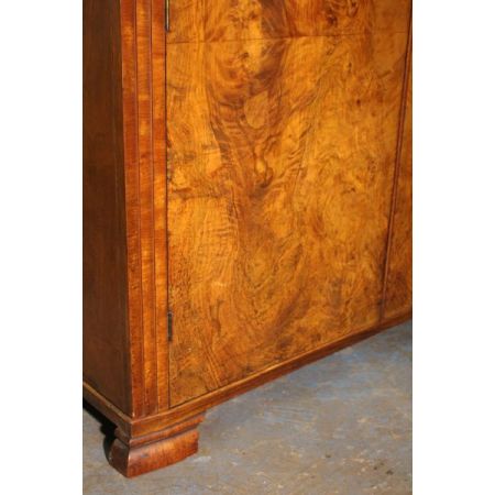 Antiker britischer Art Deco Kleiderschrank Nussbaum ca 1930
