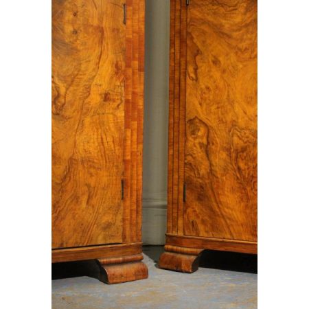 Antiker britischer Art Deco Kleiderschrank Nussbaum ca 1930