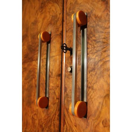 Antiker britischer Art Deco Kleiderschrank Nussbaum ca 1930