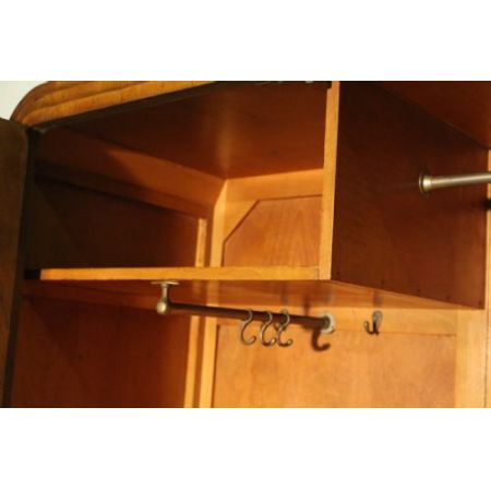 Antiker britischer Art Deco Kleiderschrank Nussbaum ca 1930