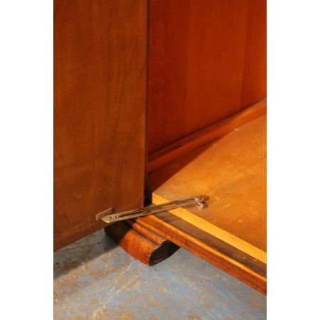 Antiker britischer Art Deco Kleiderschrank Nussbaum ca 1930