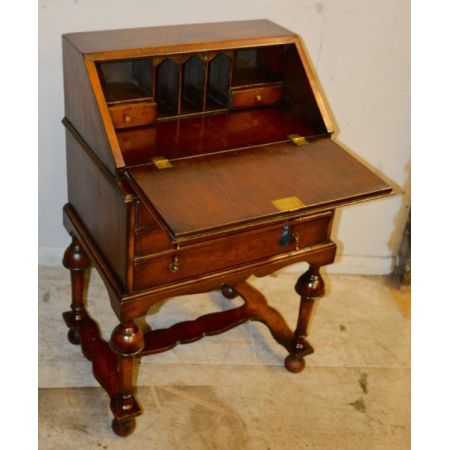 Antiker britischer Nussbaum Sekretär Ladies Desk ca 1870