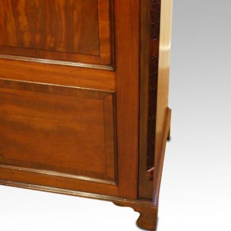 Antiker britischer Mahagoni Kleiderschrank ca 1880
