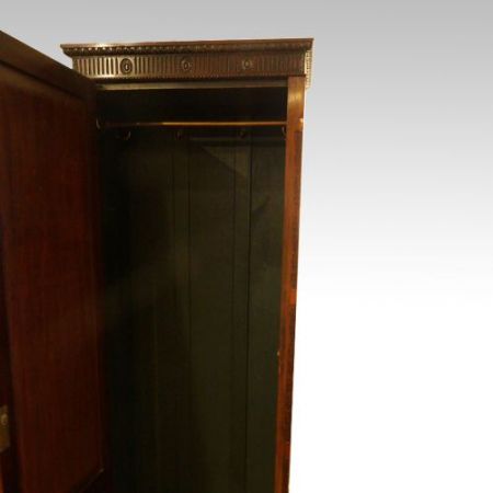 Antiker britischer Mahagoni Kleiderschrank ca 1880