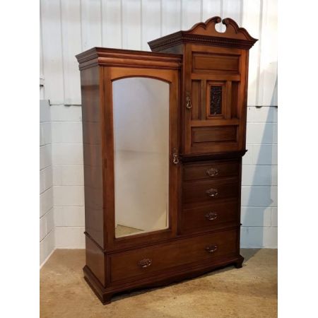 Antiker britischer Art Nouveau Kleiderschrank Nussbaum 1890