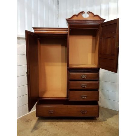 Antiker britischer Art Nouveau Kleiderschrank Nussbaum 1890