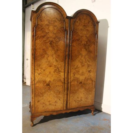 Antiker britischer Nussbaum Kleiderschrank ca 1930