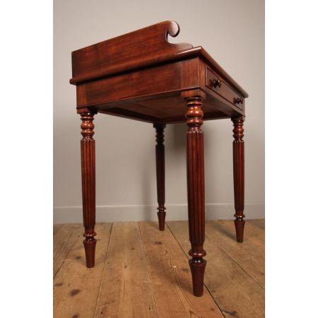 Antiker britischer Mahagoni Beistelltisch ca 1830