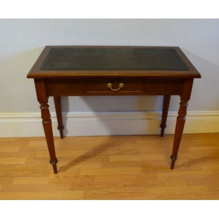 Antiker britischer Nussbaum Schreibtisch ca 1880