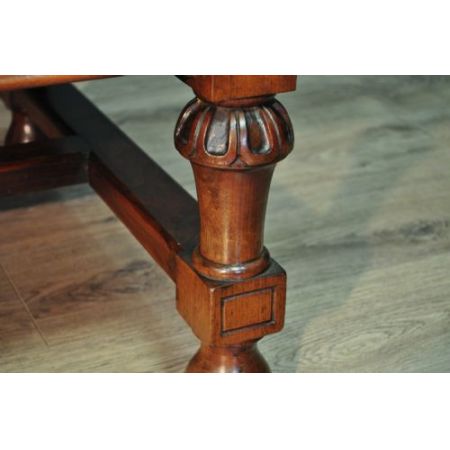 Antiker britischer Nussbaum Schreibtisch ca 1920