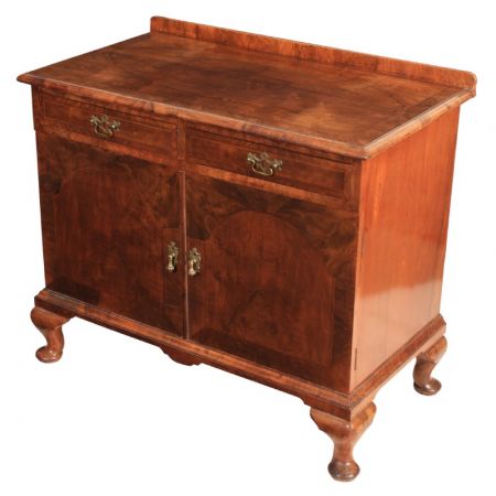 Antikes britisches Nussbaum Sideboard ca 1920