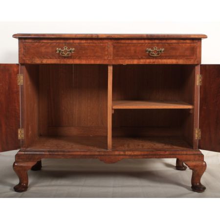 Antikes britisches Nussbaum Sideboard ca 1920