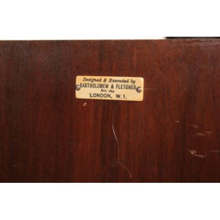 Antikes britisches Nussbaum Sideboard ca 1920