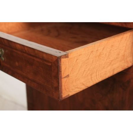 Antikes britisches Nussbaum Sideboard ca 1920