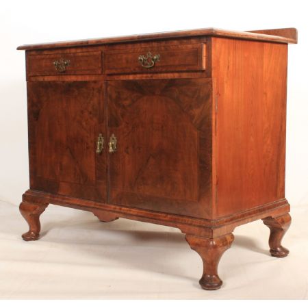 Antikes britisches Nussbaum Sideboard ca 1920