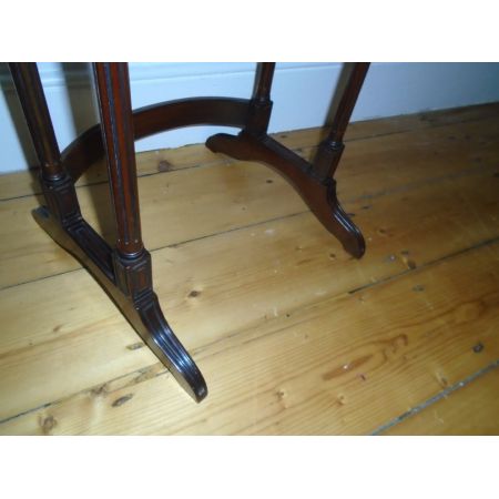 Antike britische Mahagoni Beistelltische ca 1920