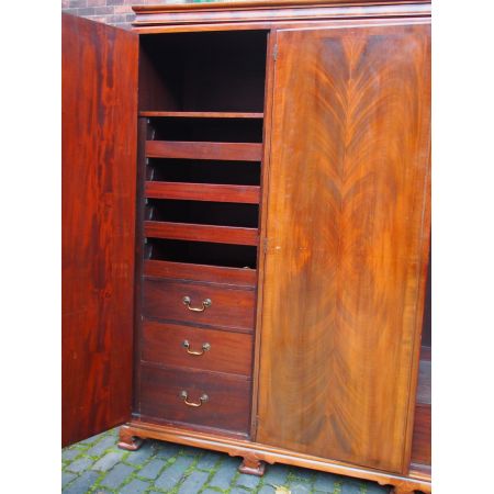 Antiker britischer Mahagoni Kleiderschrank ca 1920