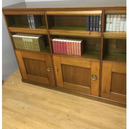 Antiker Arts & Crafts Bücherschrank Nussbaum britisch ca 1890