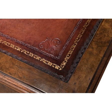 Antiker britischer Nussbaum Schreibtisch ca 1880