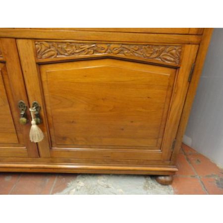 Antiker britischer Nussbaum Bücherschrank ca 1930