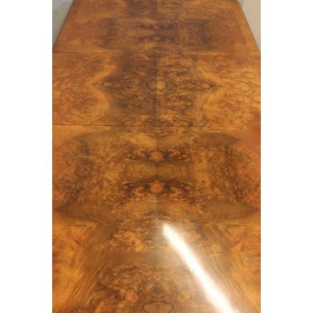 Antiker britischer Nussbaum Esstisch ca 1920