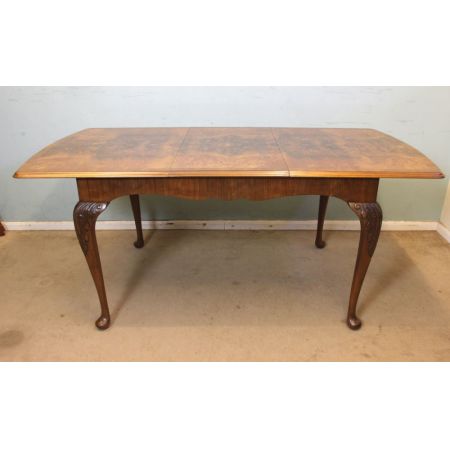 Antiker britischer Nussbaum Esstisch ca 1920