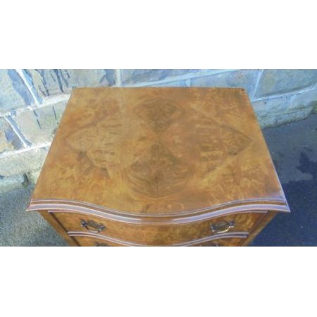 Antike britische Nussbaum Kommode ca 1920