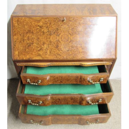 Antiker britischer Sekretär Nussbaum Massivholz ca 1920