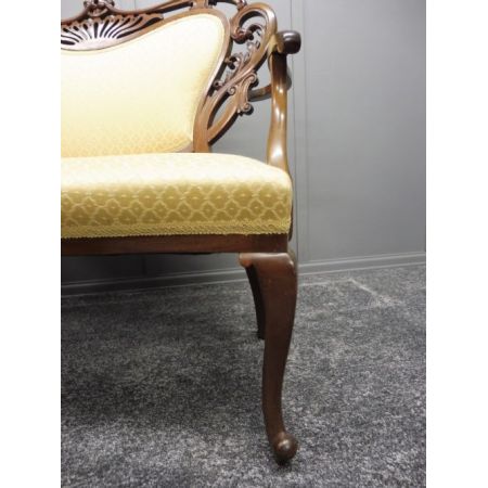 Viktorianisches antikes Nussbaum Stoffsofa britisch ca 1890