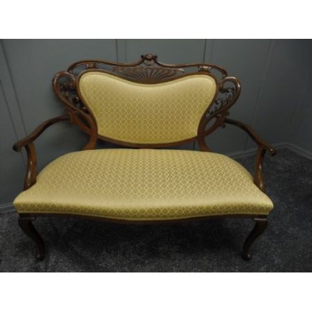 Viktorianisches antikes Nussbaum Stoffsofa britisch ca 1890