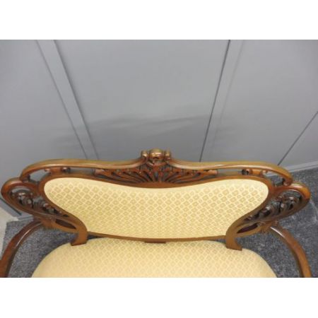 Viktorianisches antikes Nussbaum Stoffsofa britisch ca 1890