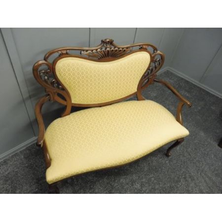 Viktorianisches antikes Nussbaum Stoffsofa britisch ca 1890