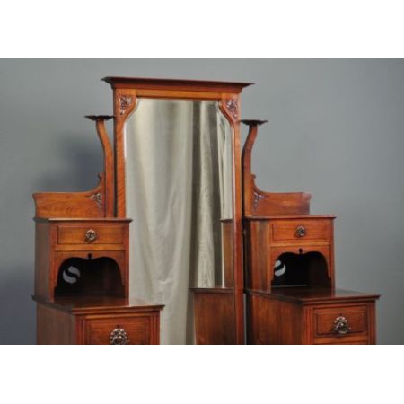 Viktorianischer Arts & Crafts Frisiertisch Nussbaum Garderobe antik britisch ca 1880