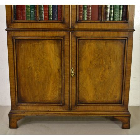 Britischer antiker Eichen Bücherschrank Nussbaum ca 1920