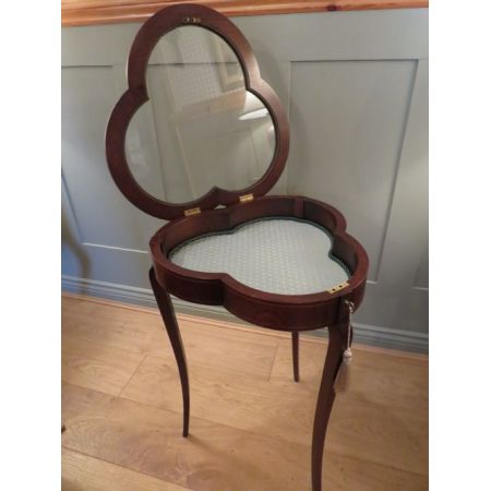 Antiker britischer Mahagoni Tisch Bijouterie ca 1920