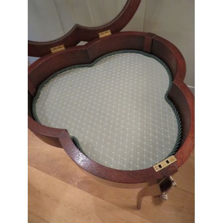 Antiker britischer Mahagoni Tisch Bijouterie ca 1920