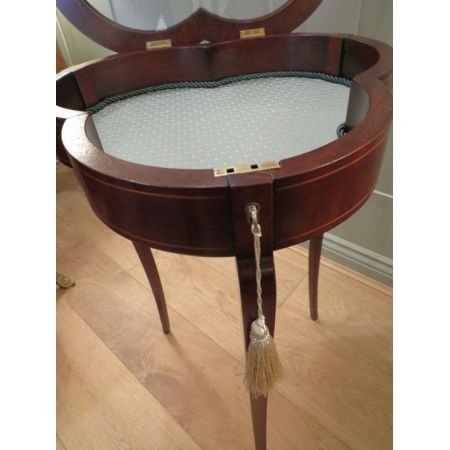 Antiker britischer Mahagoni Tisch Bijouterie ca 1920