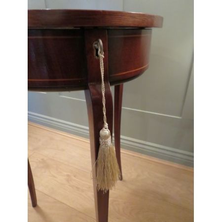 Antiker britischer Mahagoni Tisch Bijouterie ca 1920