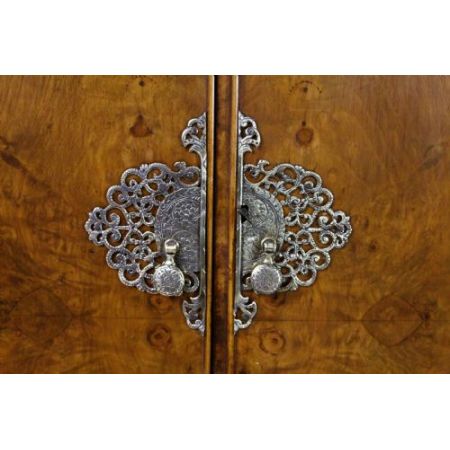 Antiker britischer Cocktailschrank Nussbaum ca 1920