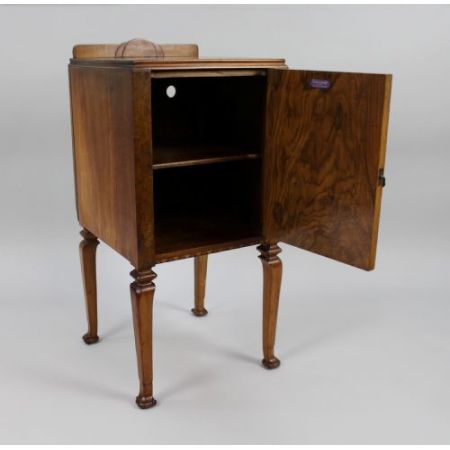 Antiker englischer Art Deco Nussbaum Schrank Beistelltisch ca 1930