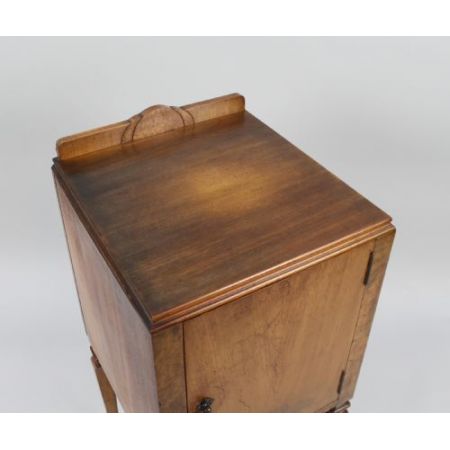 Antiker englischer Art Deco Nussbaum Schrank Beistelltisch ca 1930