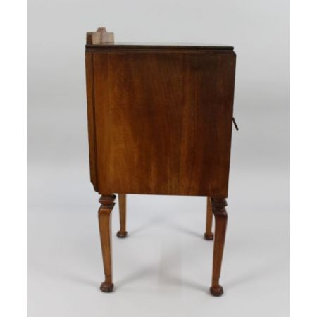 Antiker englischer Art Deco Nussbaum Schrank Beistelltisch ca 1930