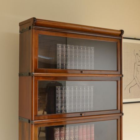 Antiker britischer Globe Wernicke Bücherschrank Nussbaum ca 1890