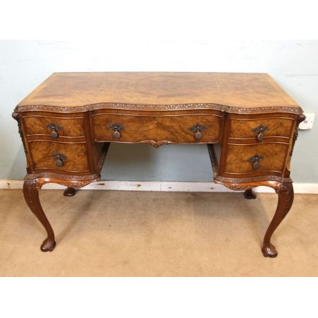 Antiker britischer Nussbaum Schreibtisch Schminktisch ca 1920