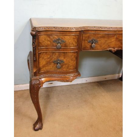 Antiker britischer Nussbaum Schreibtisch Schminktisch ca 1920