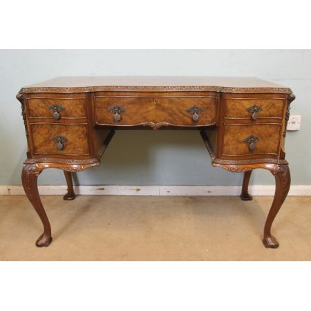 Antiker britischer Nussbaum Schreibtisch Schminktisch ca 1920