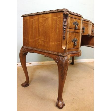 Antiker britischer Nussbaum Schreibtisch Schminktisch ca 1920