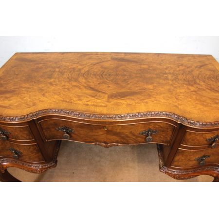 Antiker britischer Nussbaum Schreibtisch Schminktisch ca 1920