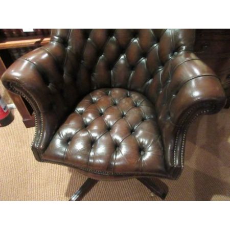 Antiker britischer Chesterfield Schreibtischsessel Mahagoni ca 1930