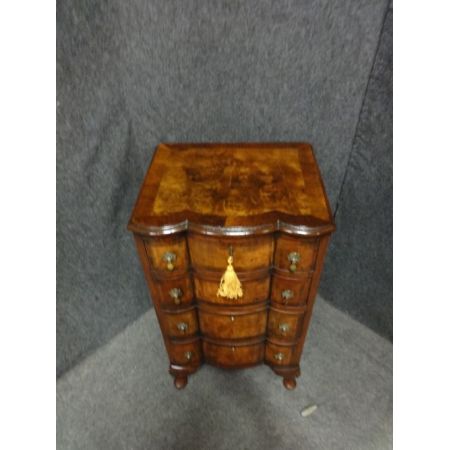 Antike britische Nussbaum Kommode ca 1910